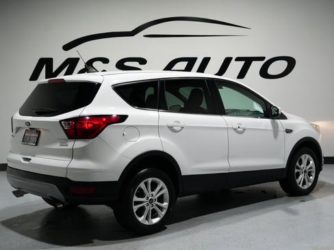 Used 2019 Ford Escape SE image 7