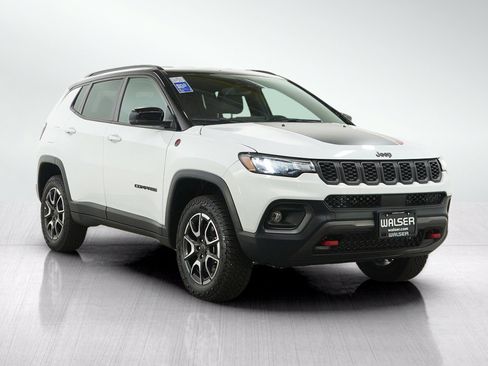 Used 2025 Jeep Compass Trailhawk AWD/4WD image 8