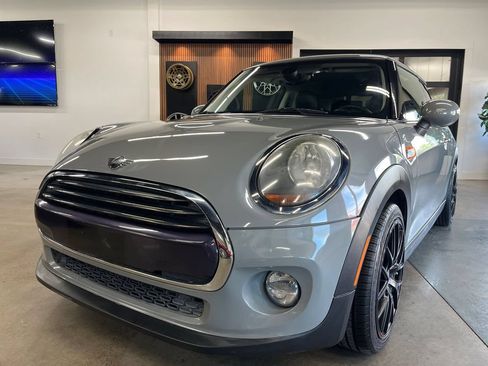 Used 2019 MINI Cooper 2-Door Hardtop FWD image 2