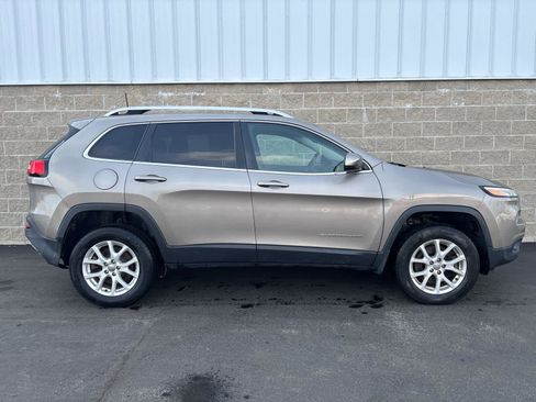 Used 2016 Jeep Cherokee Latitude w/ Safety/Convenience Group image 2