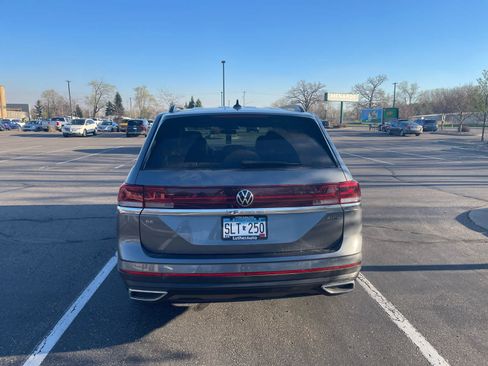 Used 2025 Volkswagen Atlas SE image 5