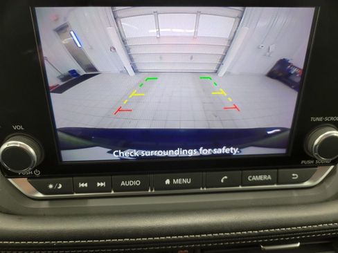 Used 2025 Nissan Rogue SV image 14