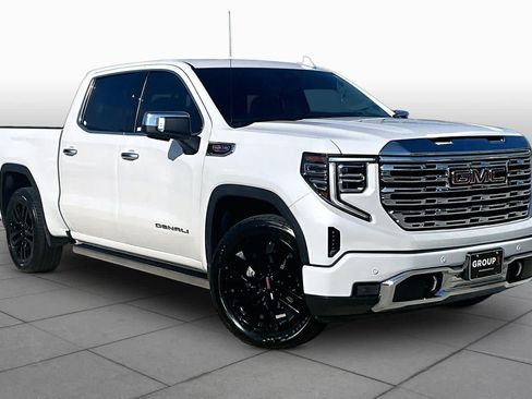 Used 2025 GMC Sierra 1500 Denali w/ Technology Package AWD/4WD image 3