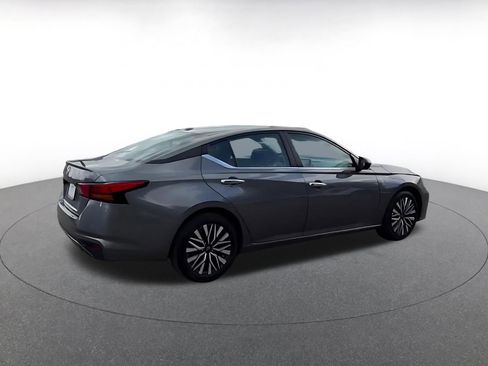 Used 2025 Nissan Altima 2.5 SV FWD image 14