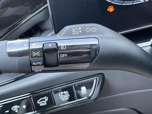 Certified 2025 Kia Niro SX Touring image 31