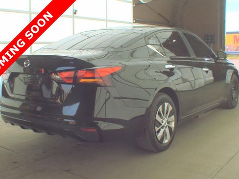 Used 2022 Nissan Altima 2.5 S FWD image 3