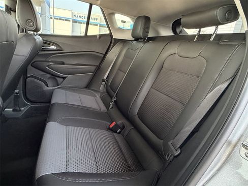 Certified 2025 Chevrolet Trax LT w/ LT Convenience Package image 27