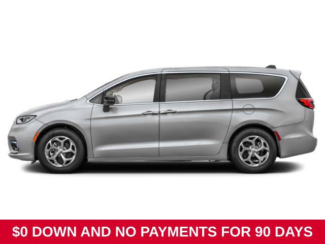 Used 2026 Chrysler Pacifica Limited FWD image 3