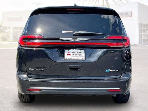 Used 2023 Chrysler Pacifica Touring-L FWD image 18