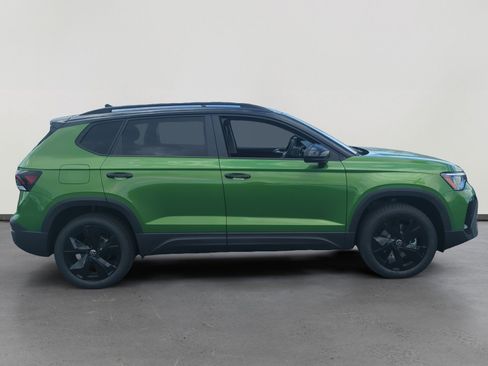 New 2025 Volkswagen Taos SE image 6