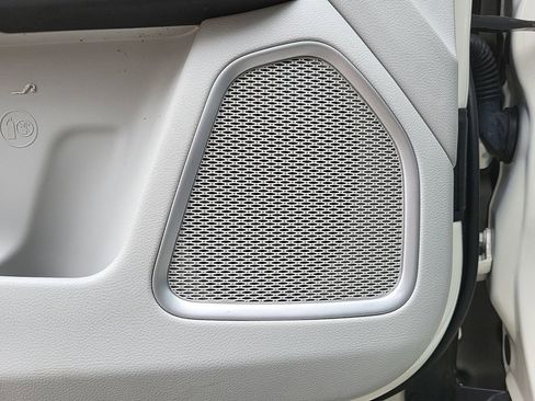 Used 2018 Jeep Compass Latitude w/ Popular Equipment Group image 18