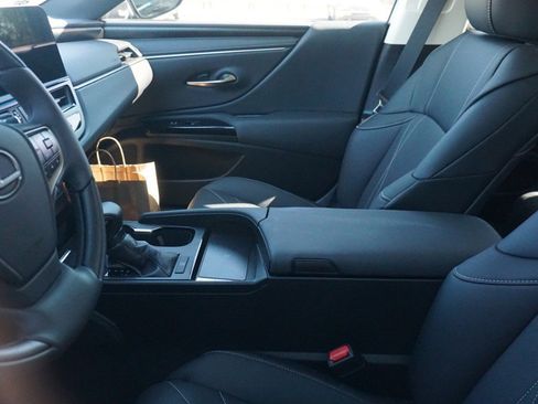 Certified 2024 Lexus ES 350 w/ Luxury Package image 5