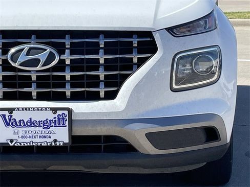 Used 2022 Hyundai Venue SEL image 7