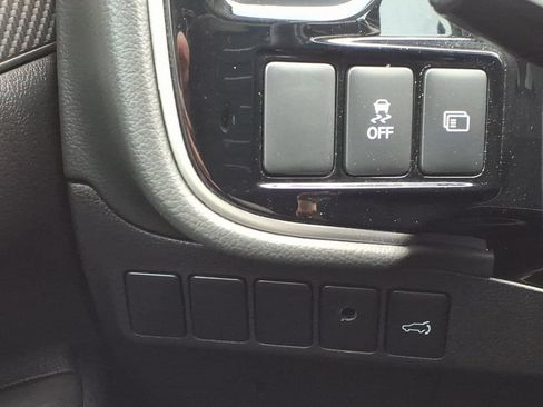 Used 2019 Mitsubishi Outlander SEL AWD/4WD image 38