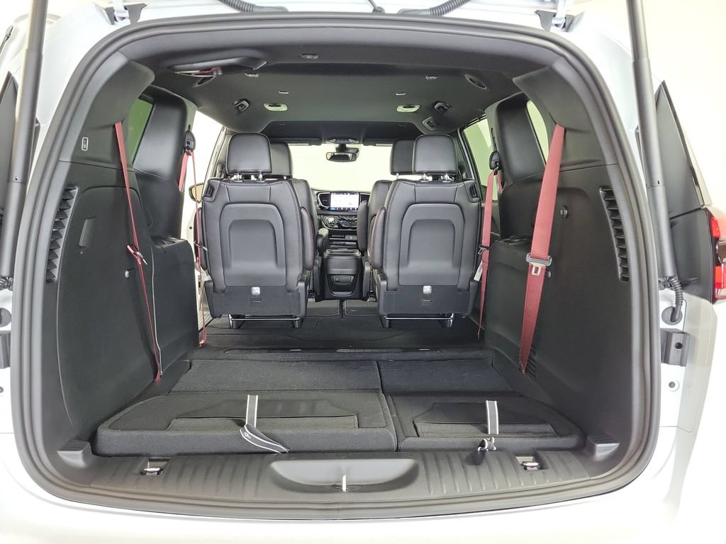 New 2027 Chrysler Pacifica Select FWD image 26