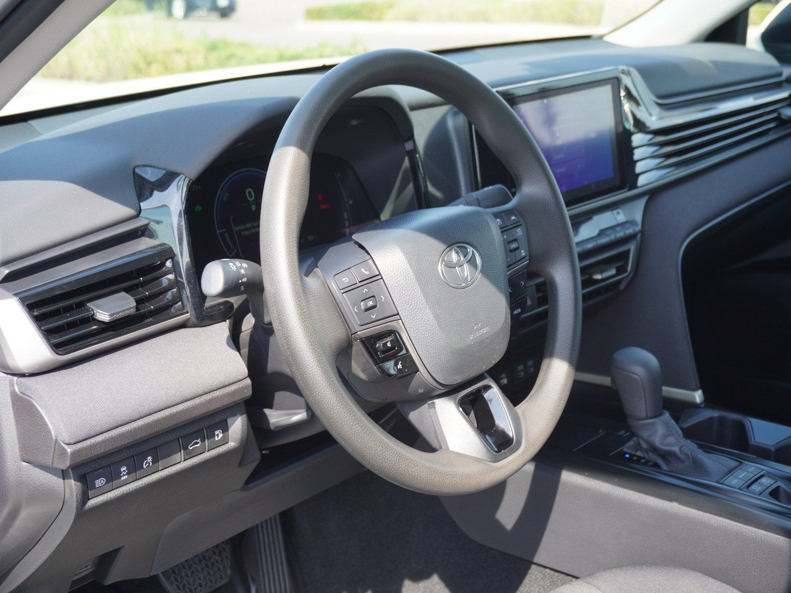 Used 2025 Toyota Camry LE w/ Convenience Package FWD image 19