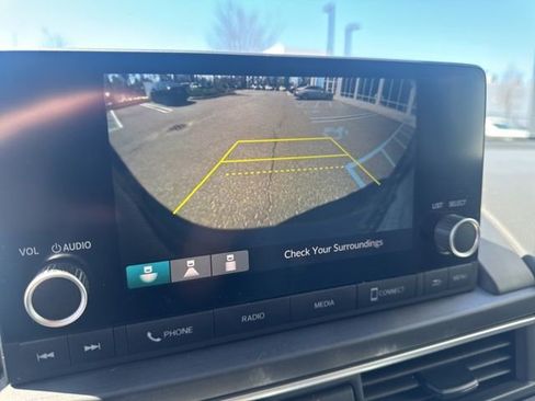 Used 2023 Honda Pilot LX image 18