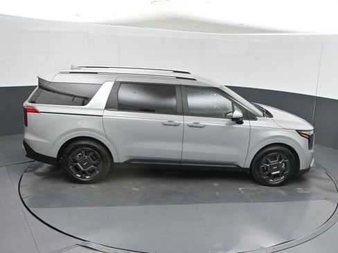 Used 2025 Kia Carnival EX FWD image 41