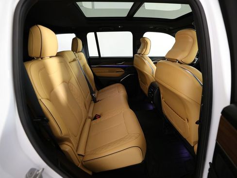 Used 2025 Jeep Grand Cherokee Summit AWD/4WD image 11