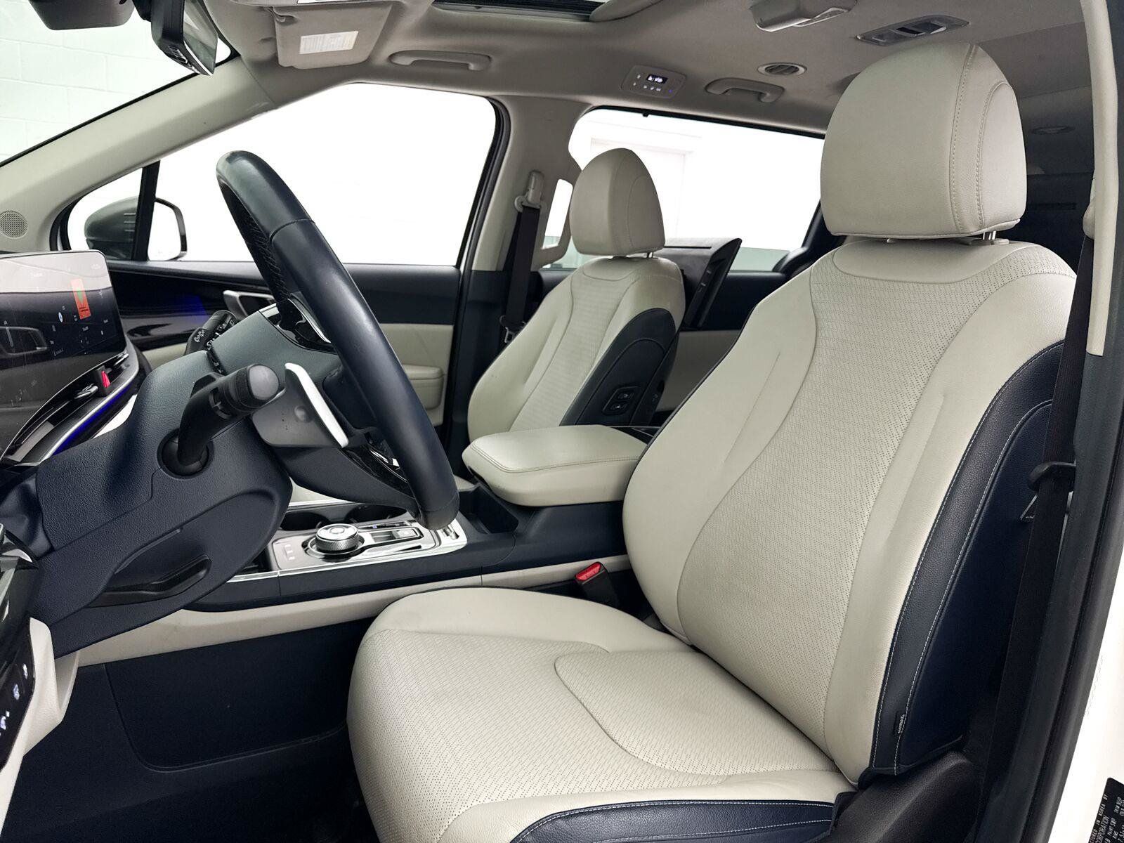 Used 2025 Kia Carnival SX Prestige FWD image 24