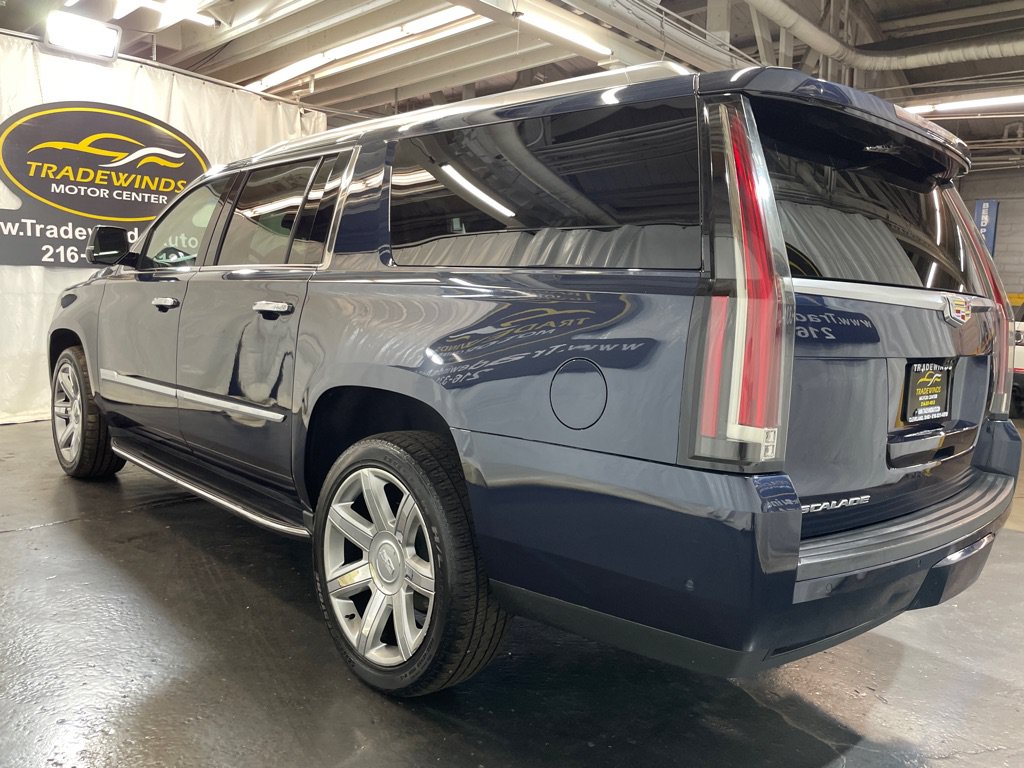 Used 2019 Cadillac Escalade ESV Luxury AWD/4WD image 11