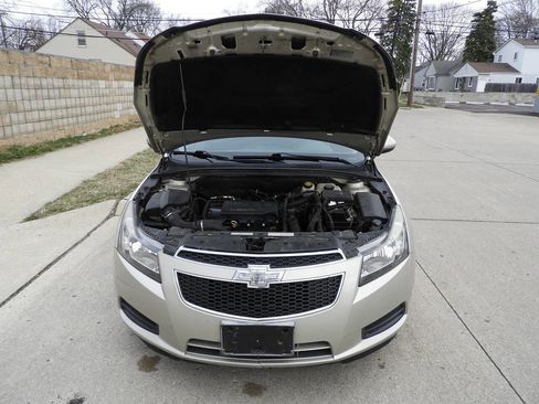 Used 2013 Chevrolet Cruze LT FWD image 32