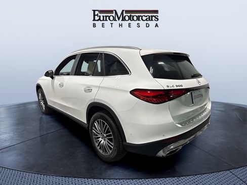 Used 2025 Mercedes-Benz GLC 300 4MATIC image 3