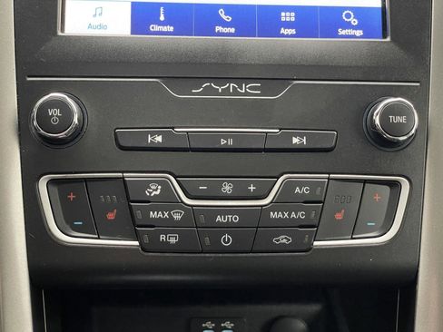Used 2019 Ford Fusion SEL image 21