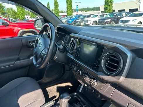 Used 2019 Toyota Tacoma TRD Off-Road AWD/4WD image 19