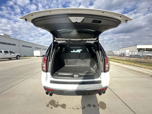 Used 2024 Chevrolet Suburban High Country image 27