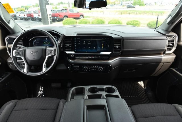 Used 2023 Chevrolet Silverado 1500 RST w/ Z71 Off-Road Package AWD/4WD image 8