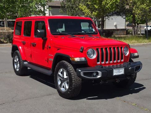 Used 2018 Jeep Wrangler Unlimited Sahara AWD/4WD image 3