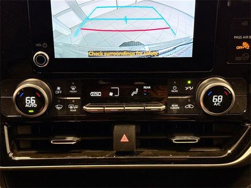 Certified 2023 Toyota Highlander L image 13