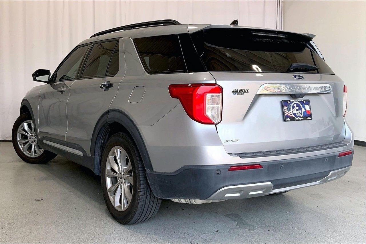 Used 2024 Ford Explorer XLT w/ Equipment Group 202A RWD image 5