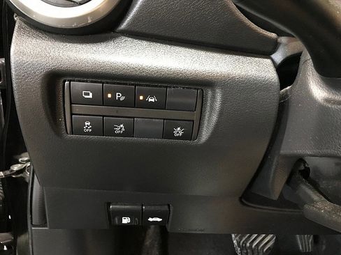 Used 2020 Nissan Versa S FWD image 29