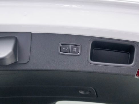 New 2026 Porsche Macan image 32