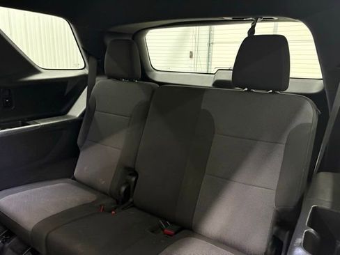 Used 2022 Chevrolet Traverse LT image 9