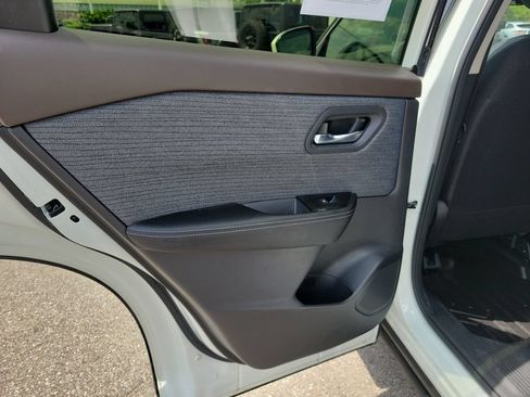 Used 2023 Nissan Rogue SV AWD/4WD image 13
