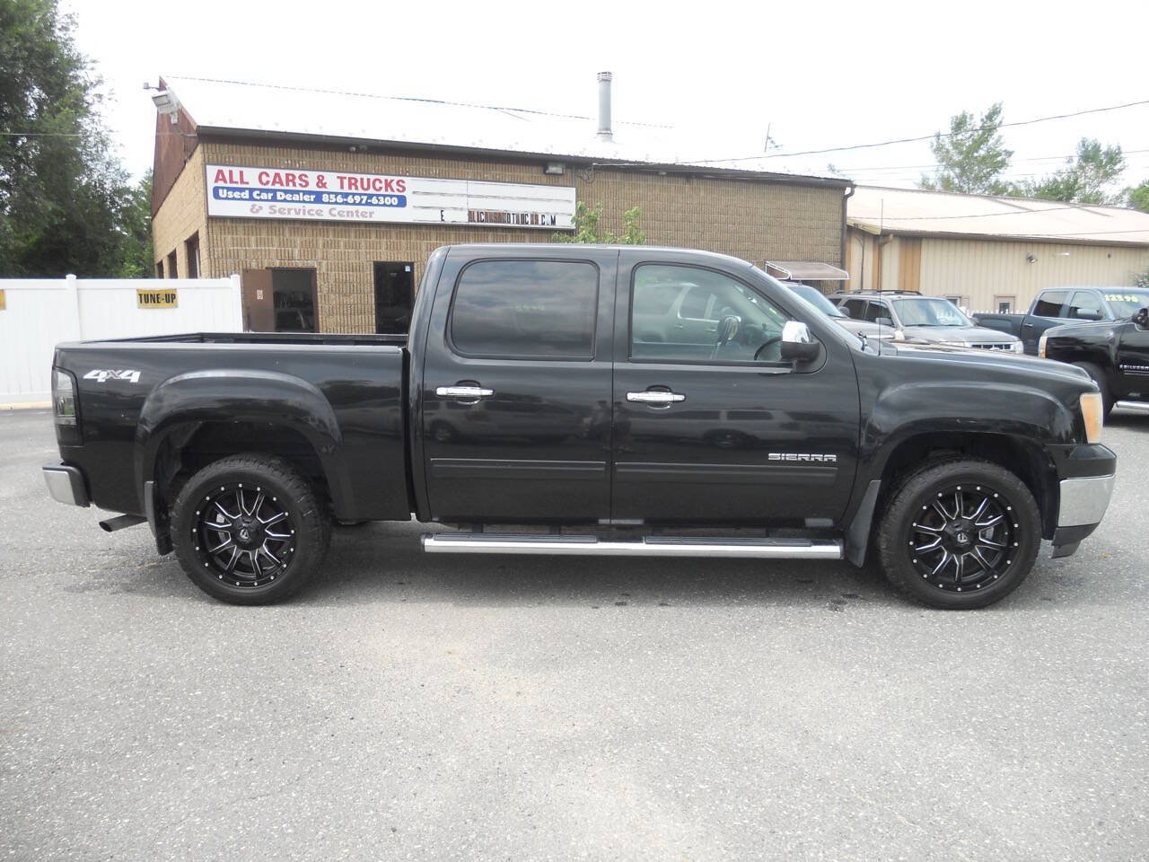 Used 2010 GMC Sierra 1500 SLE w/ (PDW) Pro Sport Package AWD/4WD image 6