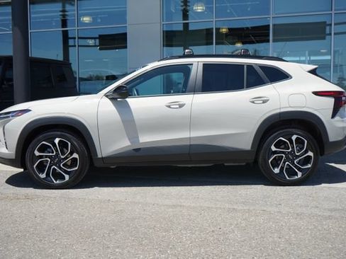 Used 2026 Chevrolet Trax RS w/ Sunroof Package FWD image 5