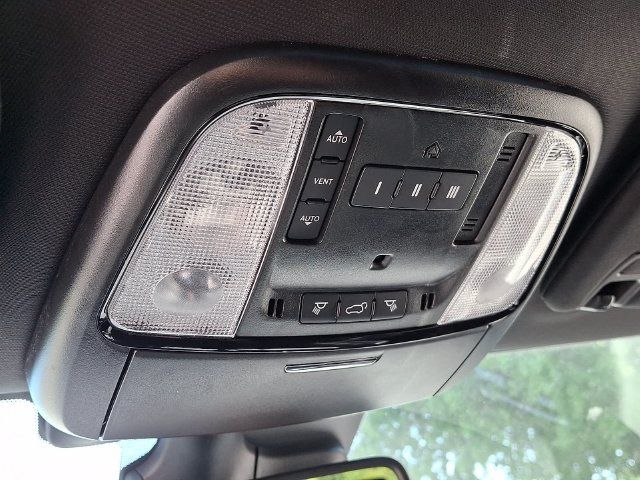 Used 2025 Dodge Durango GT AWD/4WD image 31