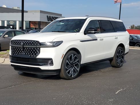 New 2026 Lincoln Navigator Black Label AWD/4WD image 2