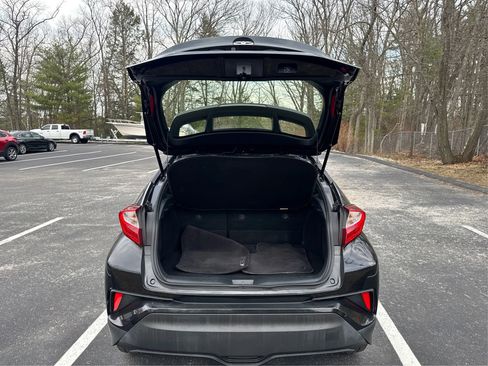 Used 2020 Toyota C-HR LE image 14