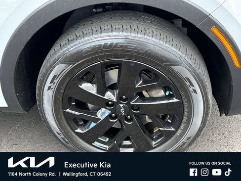 Certified 2023 Kia Sorento S AWD/4WD image 7