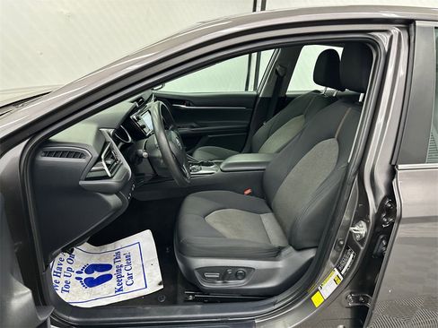 Used 2020 Toyota Camry LE image 9