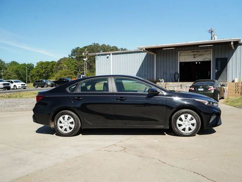 Used 2024 Kia Forte LX image 3