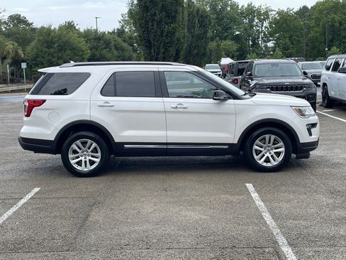 Used 2018 Ford Explorer XLT w/ Equipment Group 202A AWD/4WD image 10