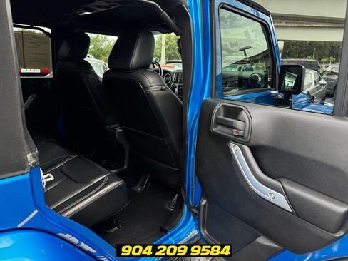Used 2016 Jeep Wrangler Unlimited Sahara w/ Dual Top Group AWD/4WD image 31