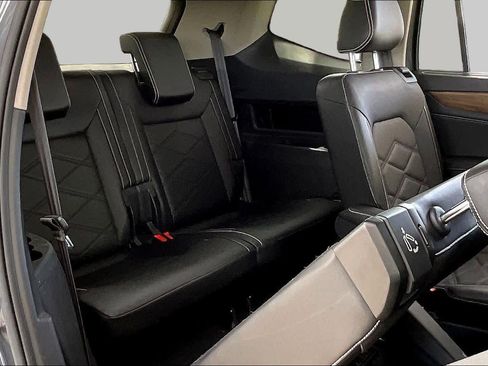 Used 2024 Volkswagen Atlas SE w/ Panoramic Sunroof Package FWD image 21