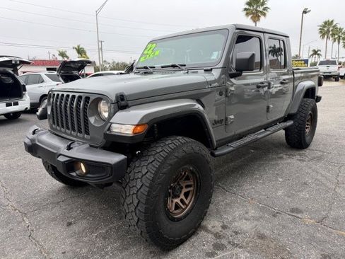 Used 2022 Jeep Gladiator Sport image 3